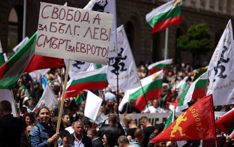 В столице Болгарии прошла массовая акция протеста против введения евро