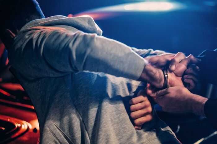 Полицейские и бойцы в Астрахани вымогали деньги у бизнеса под прикрытием охраны